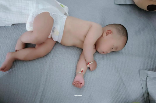 榆林三个月宝宝抬头不稳